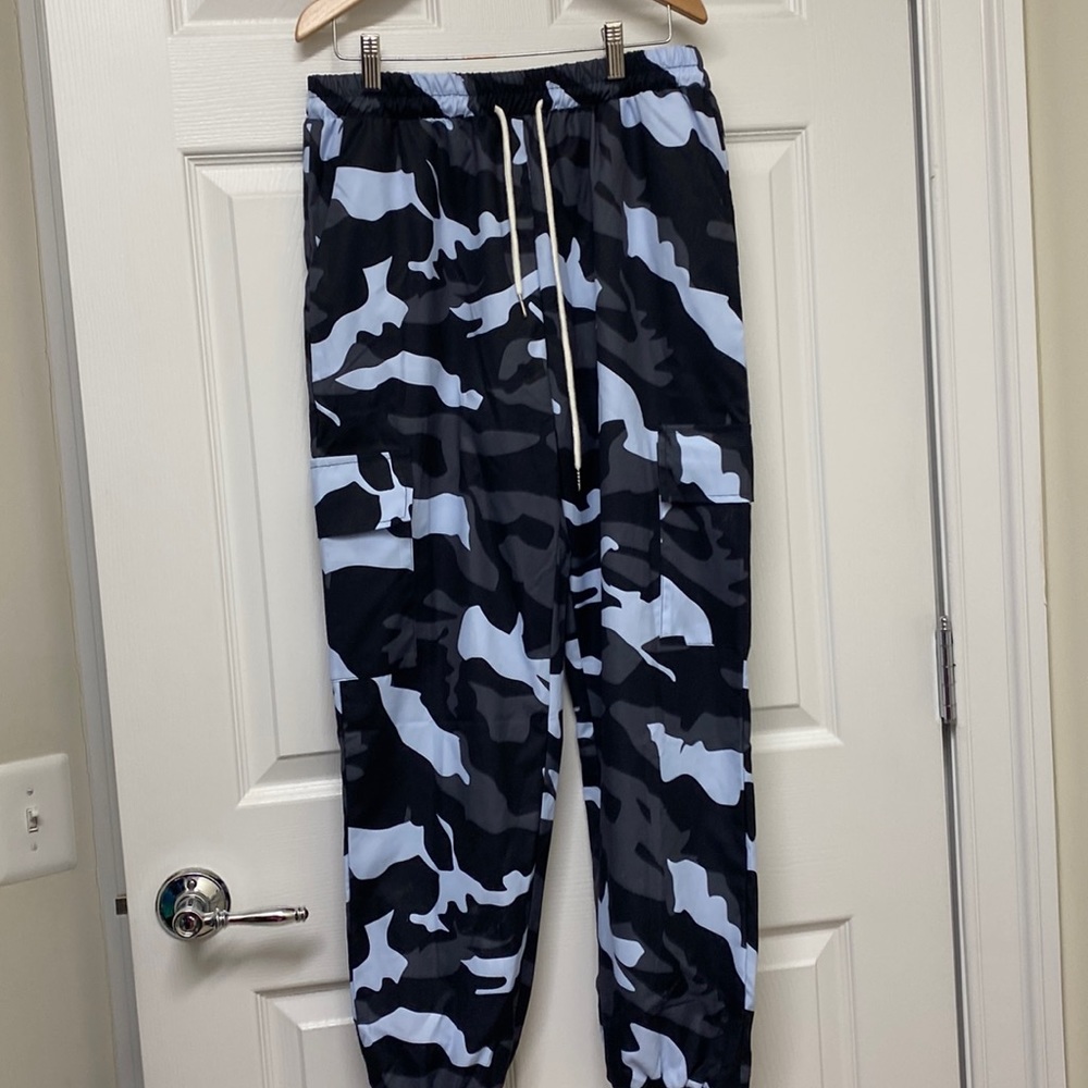 Romwe pants size men’s medium. EUC